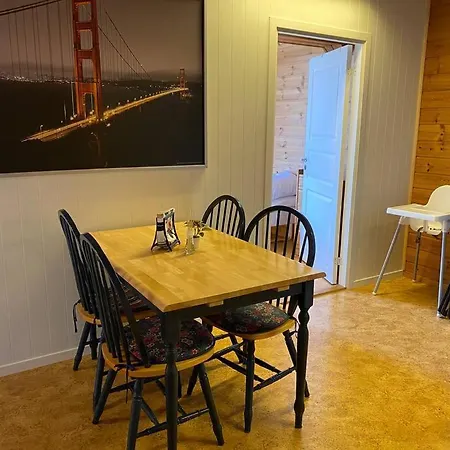 2 Bedrooms - 307 Near Kristiansand アパート